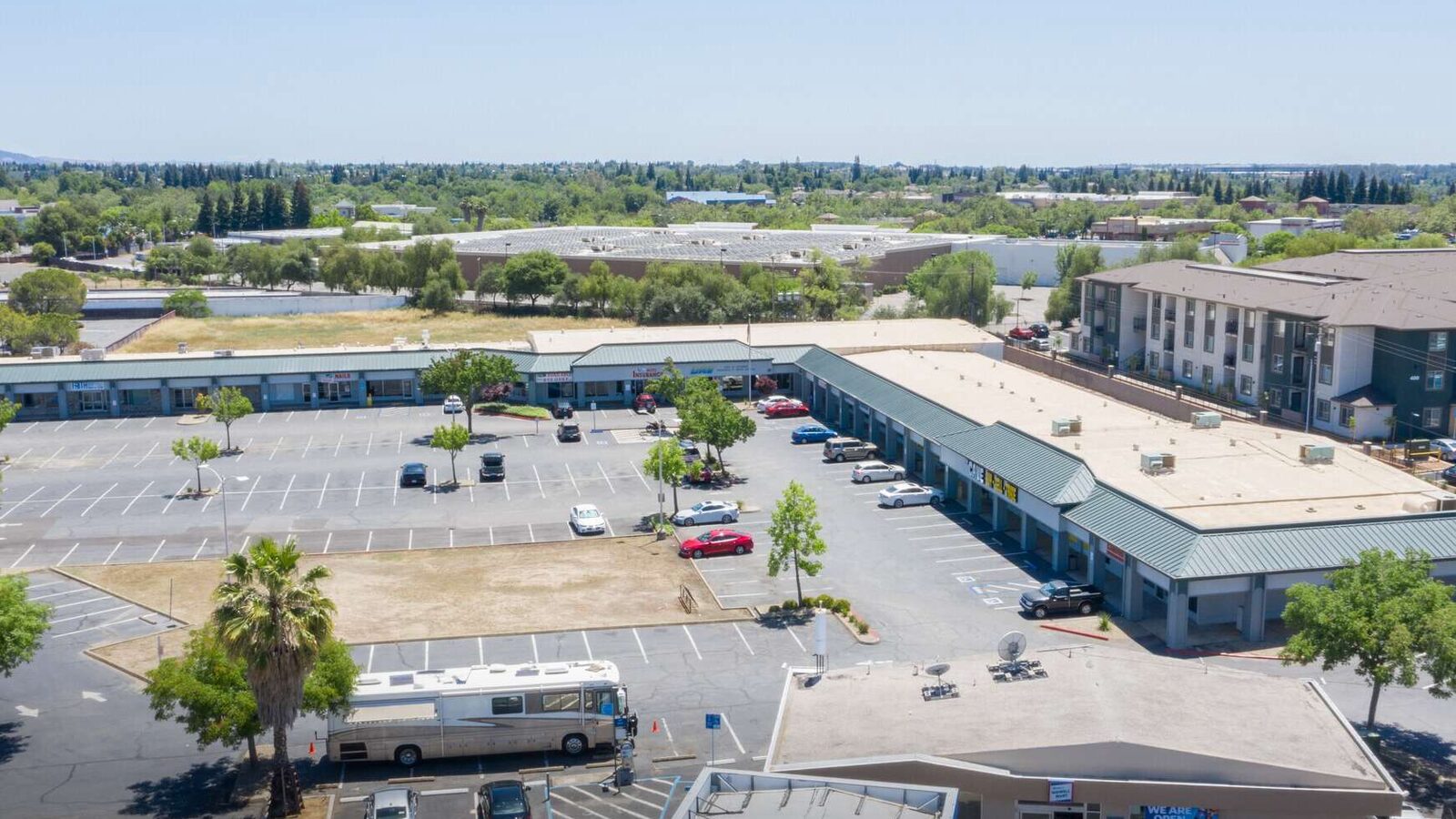 Folsom Lake Shopping Center — 313-337 E Bidwell Street, Folsom, California